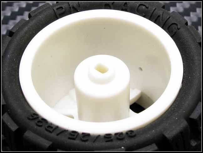 Kyosho MiniZ Buggy Monster-style tires by PN Racing - imagen 1